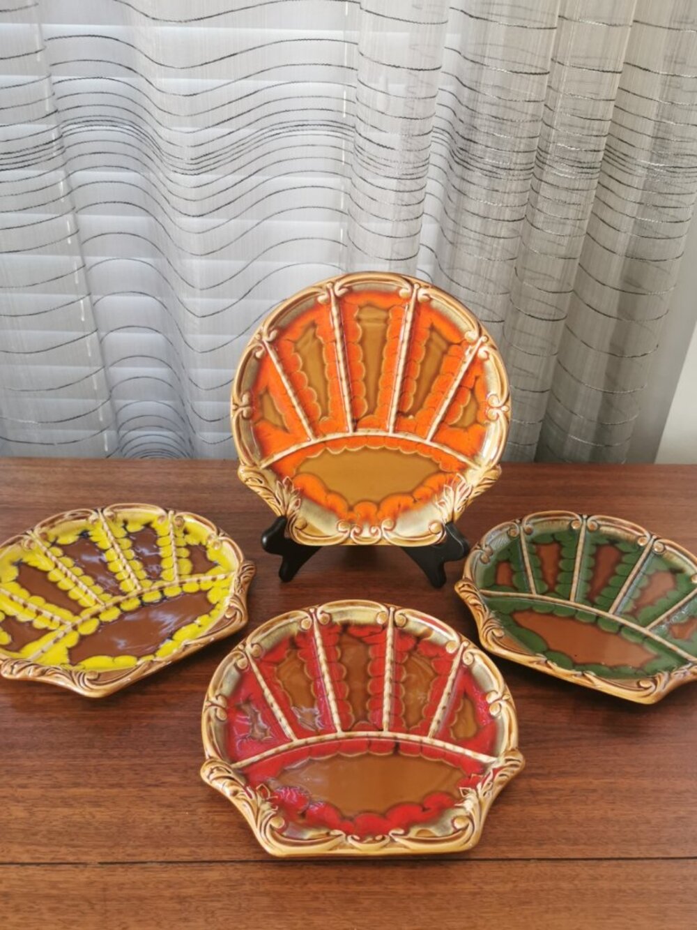 Retro Drip Glaze Fondue Shell Shape Plates Set of 4, VTG Japan MCM Dishes 9.25"
